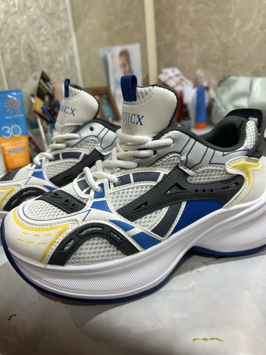 Кроссовки 40р новые GUOIICX.