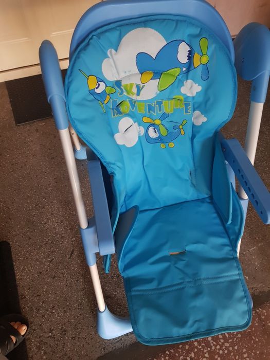 Scaun pliabil pentru copii care se regleaza dupa inaltimea mesei