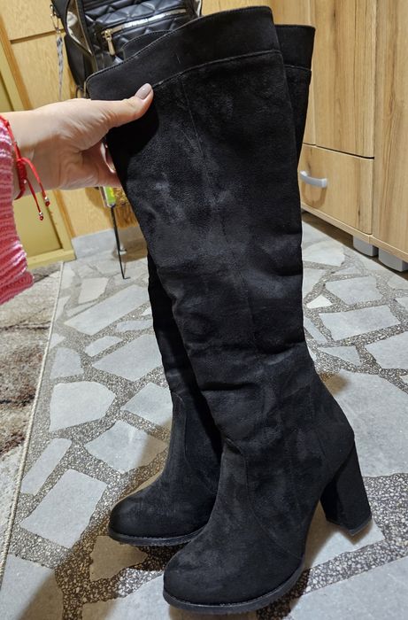 Дълги ботуши от велур