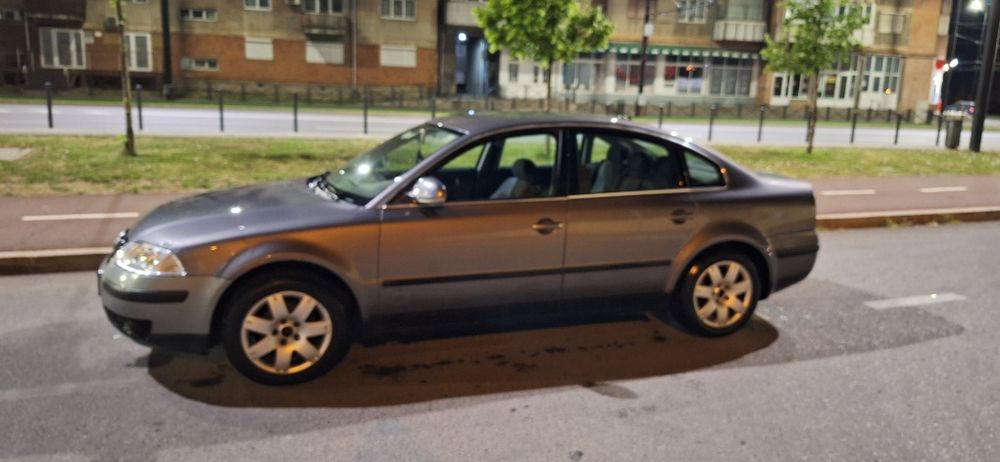 Vând Volkswagen Passat B5.5