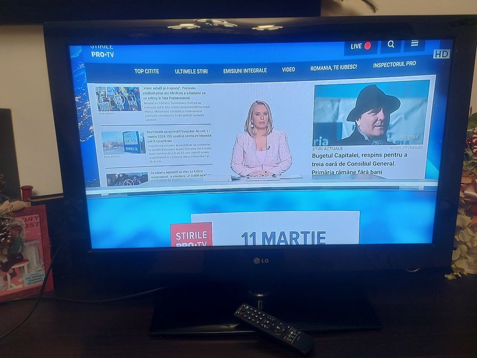 Televizor LG diagonala 94 cm