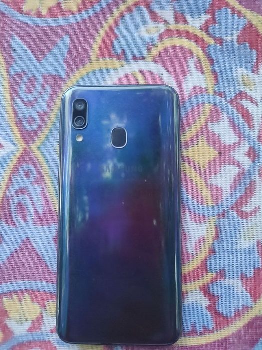 Samsung A40 xolati zo'r