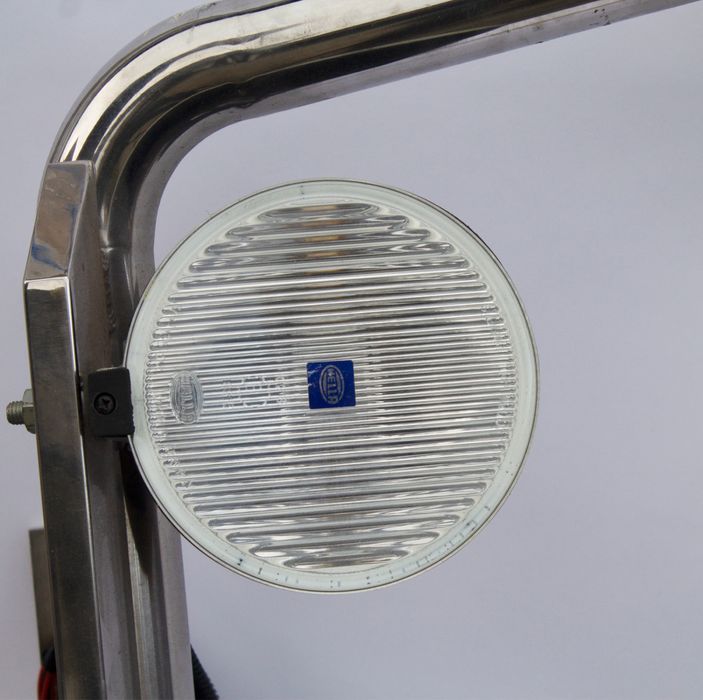 Proiectoare hella pe bullbar camion/tractor