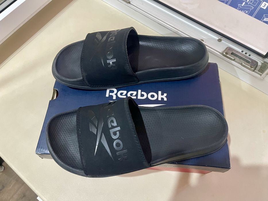 Чёрные Сланцы Reebok