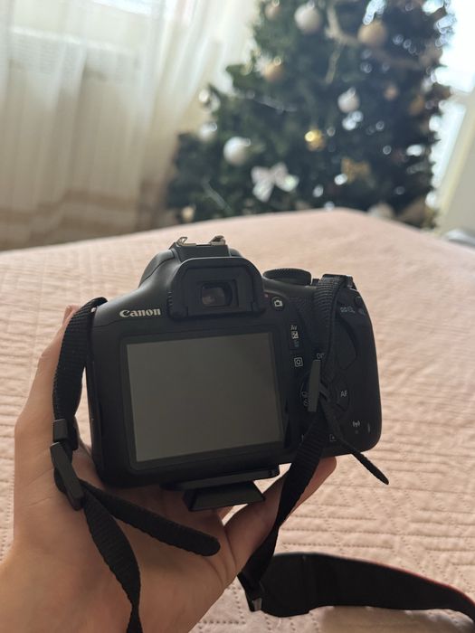 Canon EOS 2000D + obiectiv 18–55 IS + accesorii