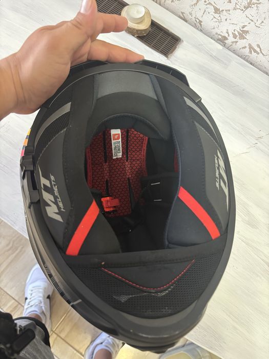 каска MT Thunder 4