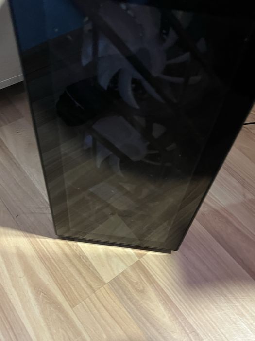 Продавам настолен компютър