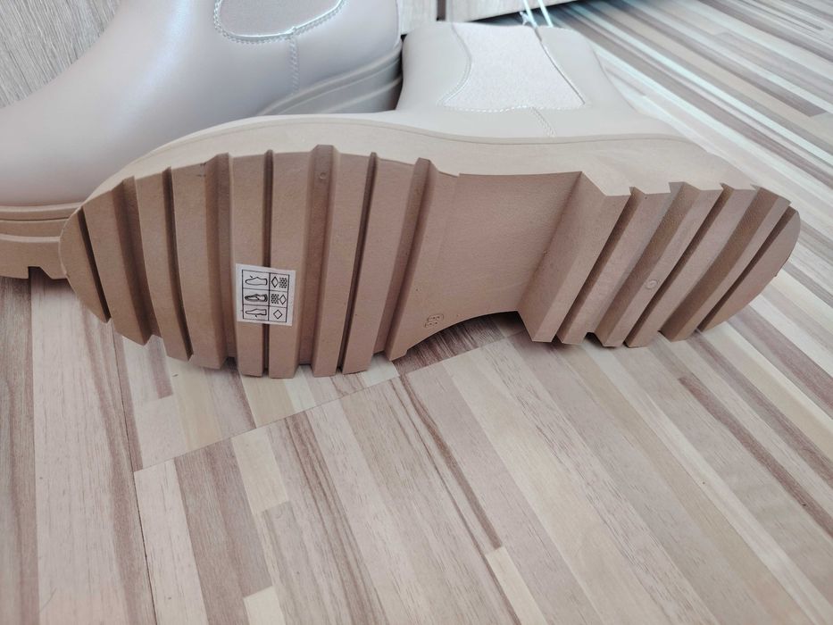 Нови дамски боти LC Waikiki