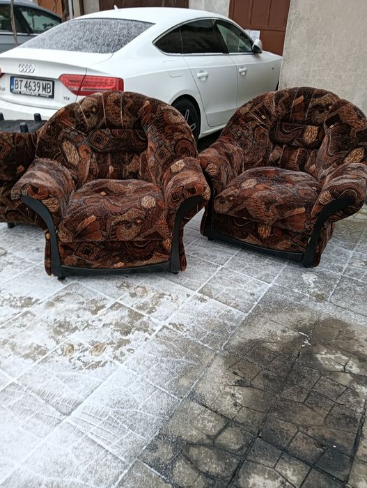 Плюшен диван от пет части.