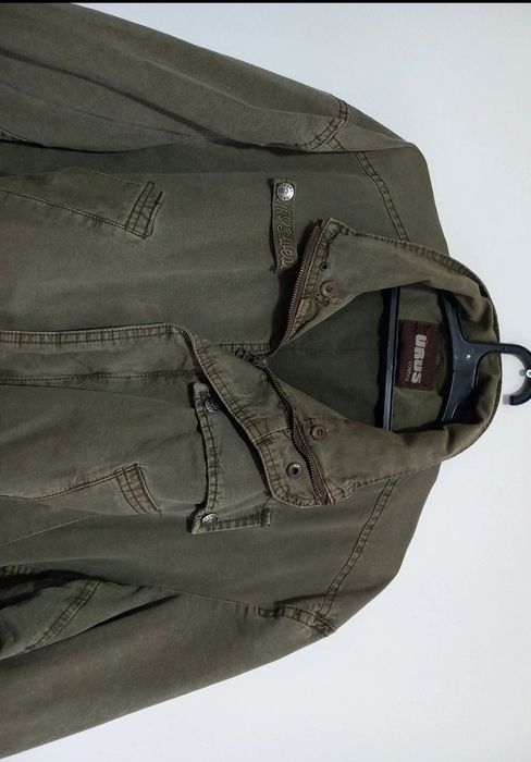 Jacheta barbati primavara material jeans marimea 50-52 sau XXL stare perfecta, ca noua.
Dimensiuni
- latimea intre umeri 55 cm
- latimea intre axile 6