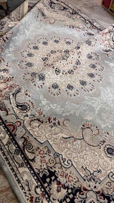 Ковер 2 на 3 бу в отличном состоянии