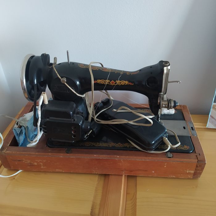 Продавам стар акордеон