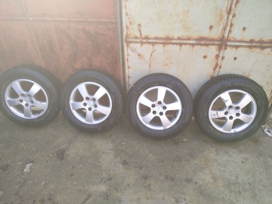 Anvelope iarna  Hyundai Tucson/ SantaFe 215/65/R16  98H cu jenti alumi