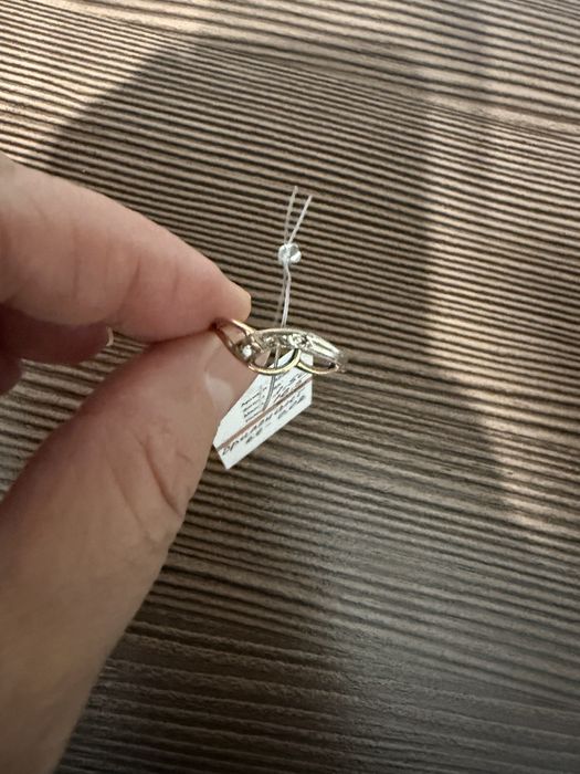 Продам серьги с бриллиантами и кольцо с бриллиантами