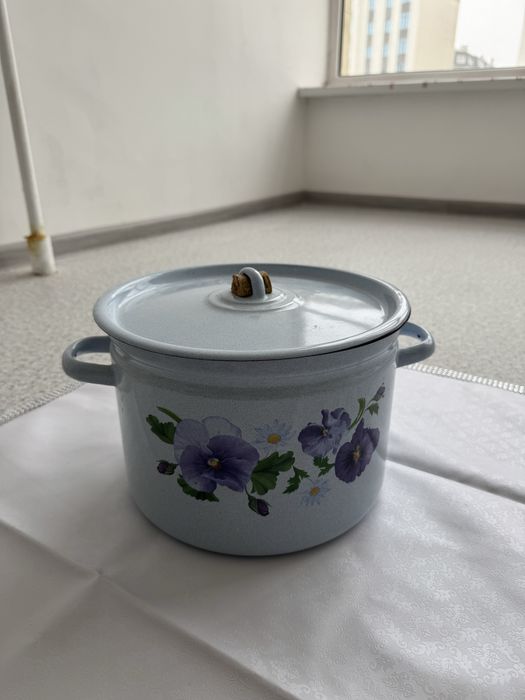 Кастрюля 5000тг 8литр