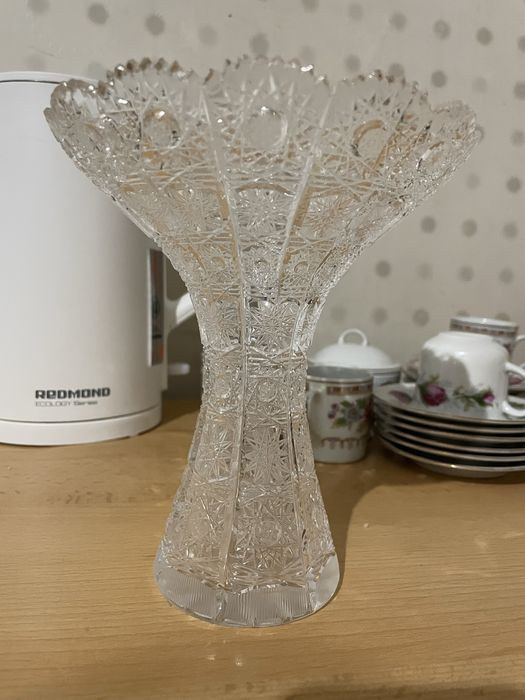 Продам вазочку хрустальную