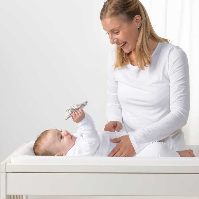 Masa de infasat cu saltea Ikea
