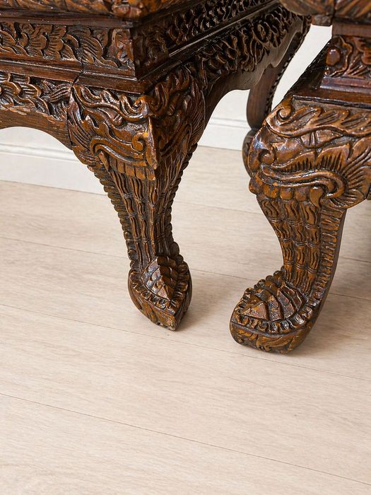 Mobilier sculptat din lemn masiv de tec