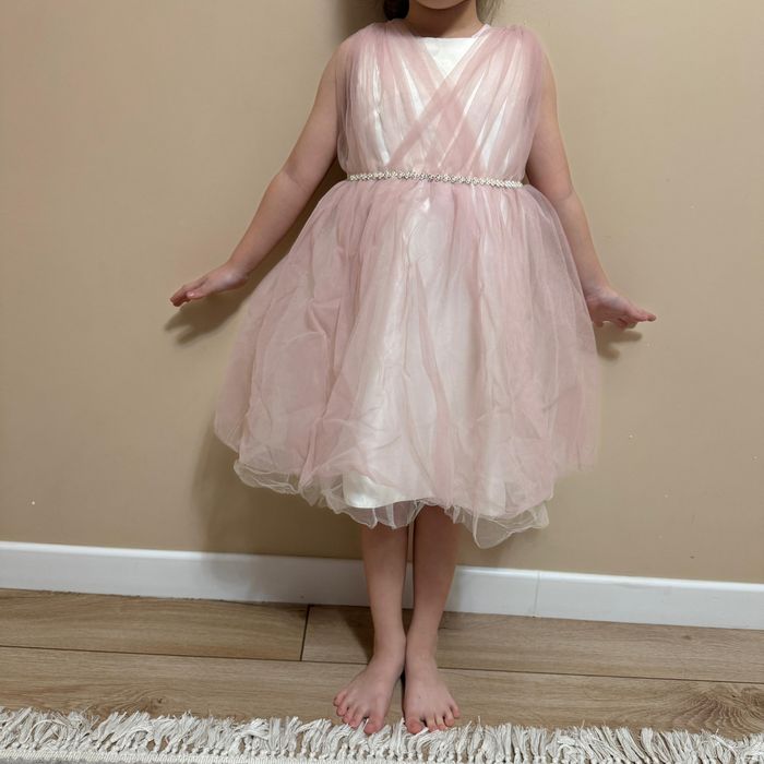 Продам нарядные платья