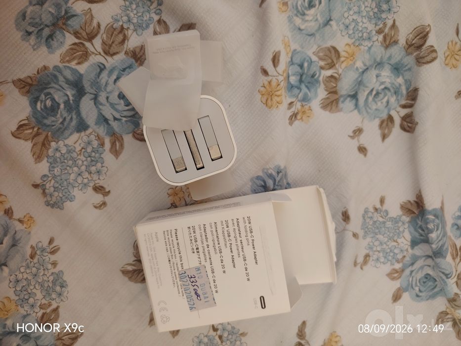 USB-C 20W power adapter