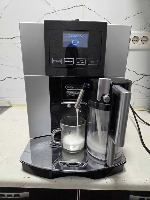 Espressor Automat DeLonghi Perfecta Cappuccino Graphic Touch ESAM5700.S Aparat cu Cafea Boabe si cu Cana Lapte