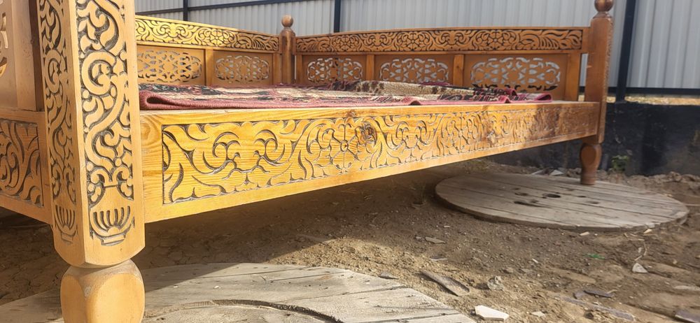 Тапчан сатылады,