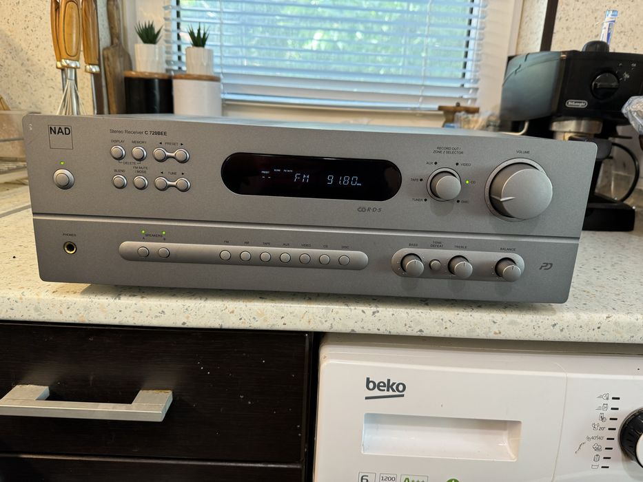 Nad C-720BEE качествен стерео ресивър