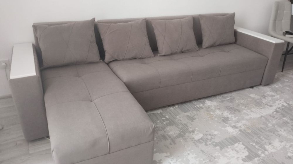 Диван угловой новый, светло коричневого цвета