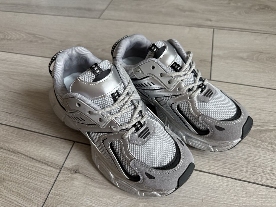 Кроссовки новые 38 размер