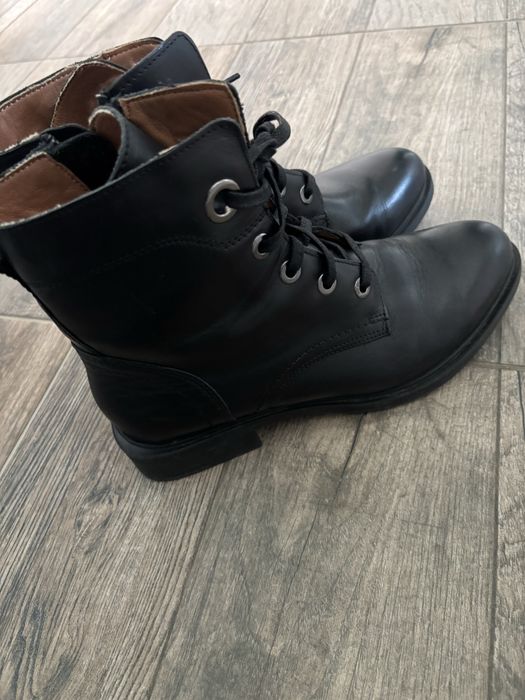 Боти Lasocki. Естествена кожа