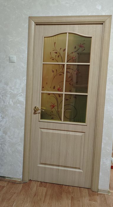 Продам межкомнатные двери 2 штуки.