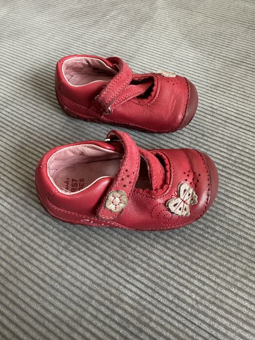 Цикламени обувки Clarks