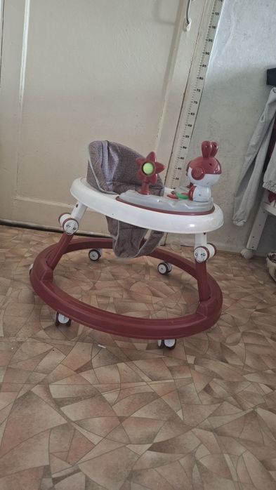 Детские ходунки красные