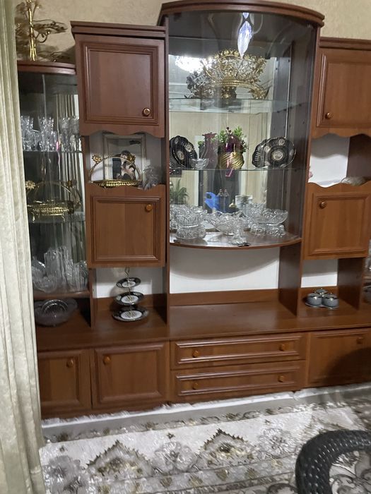 Продаётся Стенка (подходящий и на гостинный и спальне)