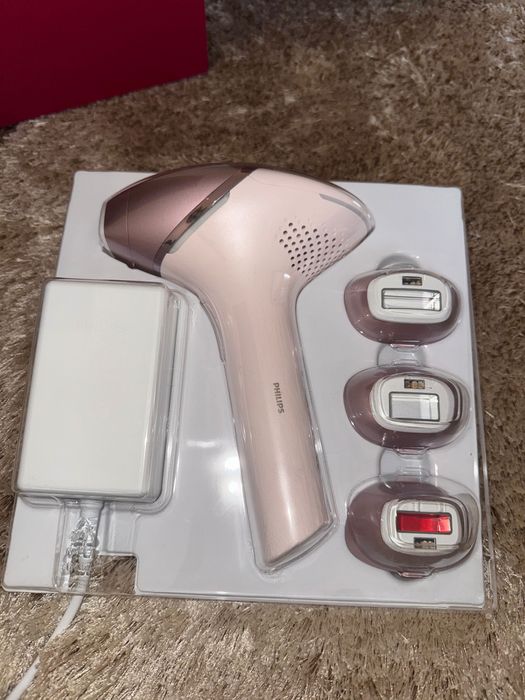 Фотоепилатор Philips Lumea 9000