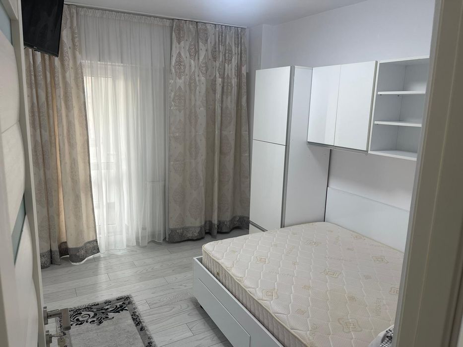 Închiriez apartament central zona 0 compus din 3 cameri 2 bai 3 terase et 4 din 8 .