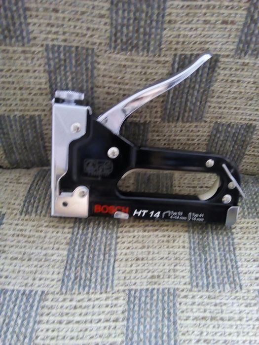 Тапицерски пистолет чисто нов