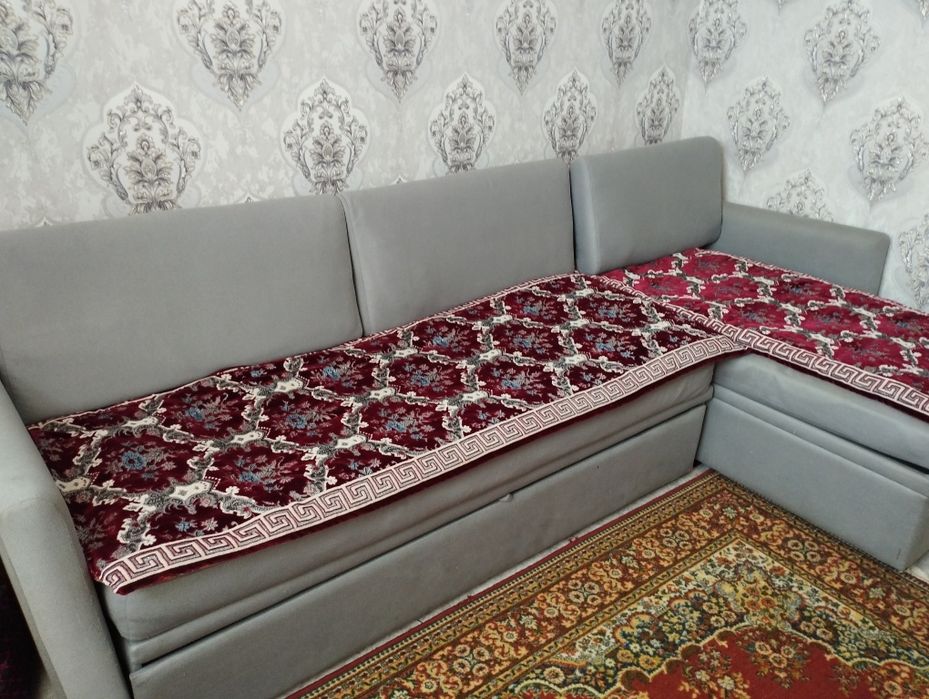 Продам диван угловой.