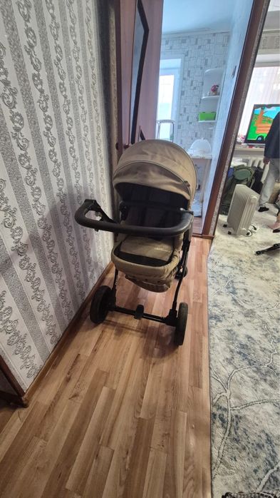 Детский коляска, стульчик для кормления