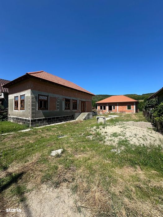 Doua case la rosu de vanzare | Nires nr. 344, comuna Mica | La doar 10