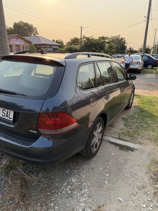 Vand VW GOLF 5 (PRETUL ESTE DE 2.200 NU 3000)