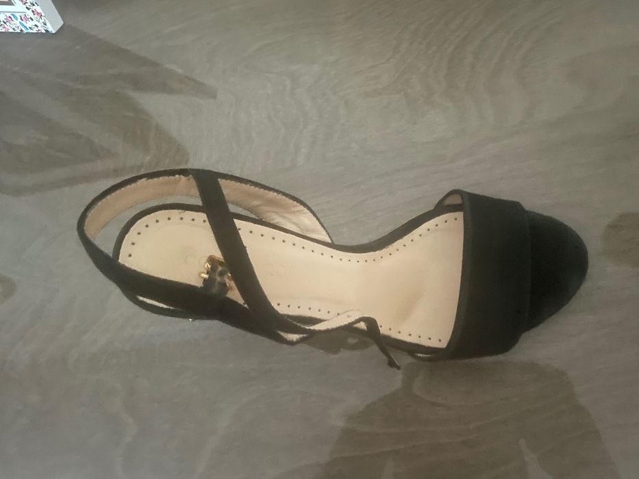 Продаю босоножки итальянские Corso Como