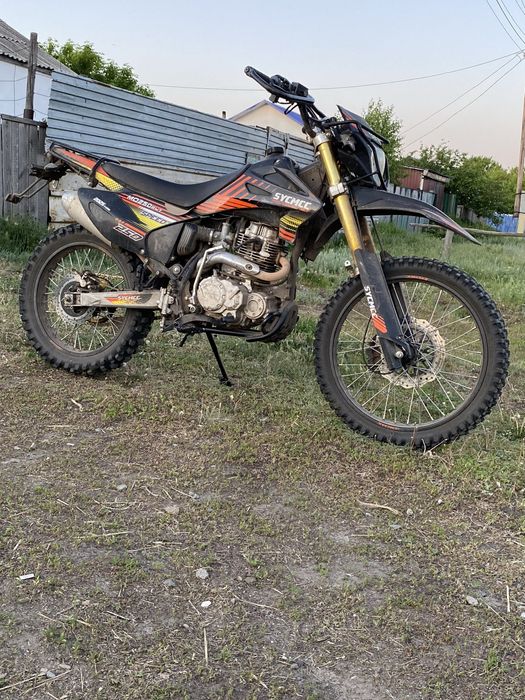 Продам мотоцикл Эндуро 250 кубов