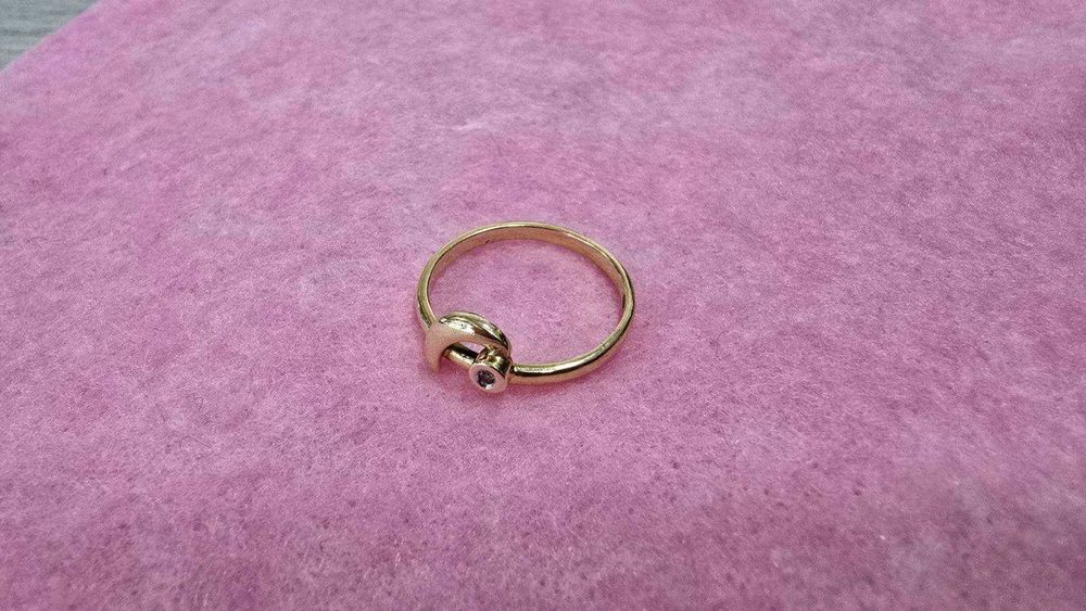 Златен пръстен 14 карата 585 / с диамант