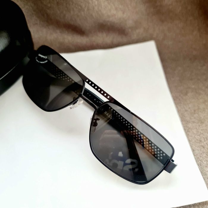 Солнцезащитные очки Bally.