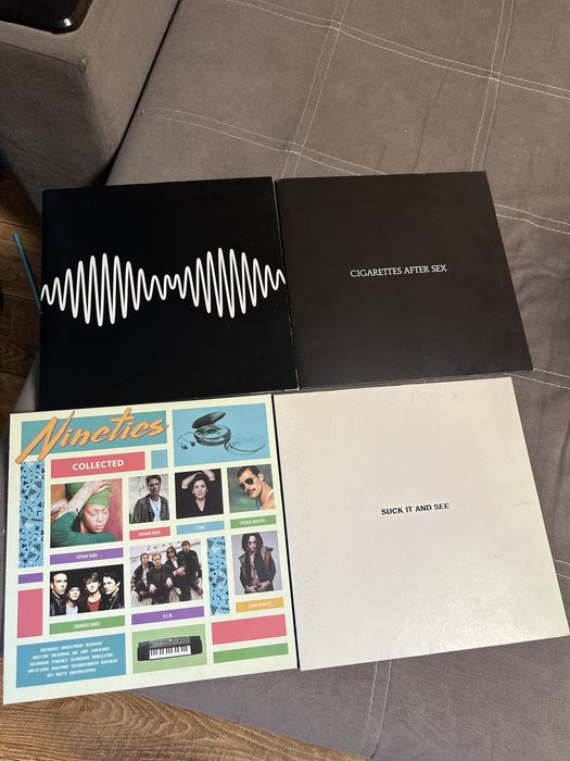 Виниловый проигрыватель Lenco и пластинки