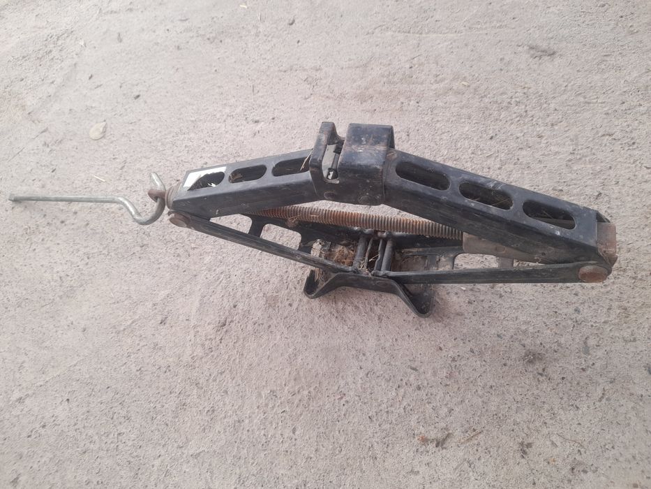 Damkrat spark sotilad