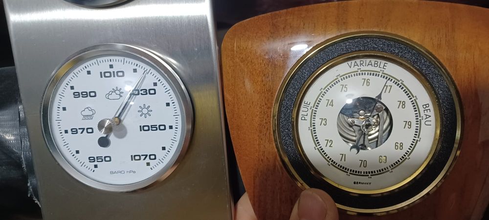 Barometru mecanic