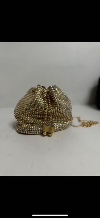 Златиста дамска чанта