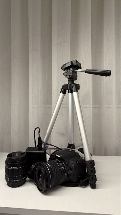 Фотоапарат Canon EOS 200D
